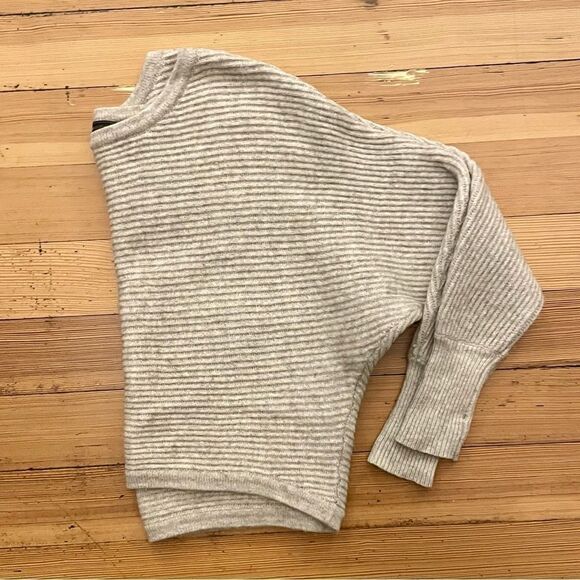 BCBGMAXAZRIA cropped ribbed knit sweater. Size M. - Picture 8 of 10